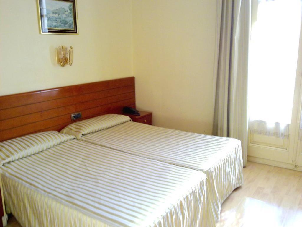 Hotel Toledano Ramblas Барселона Номер фото