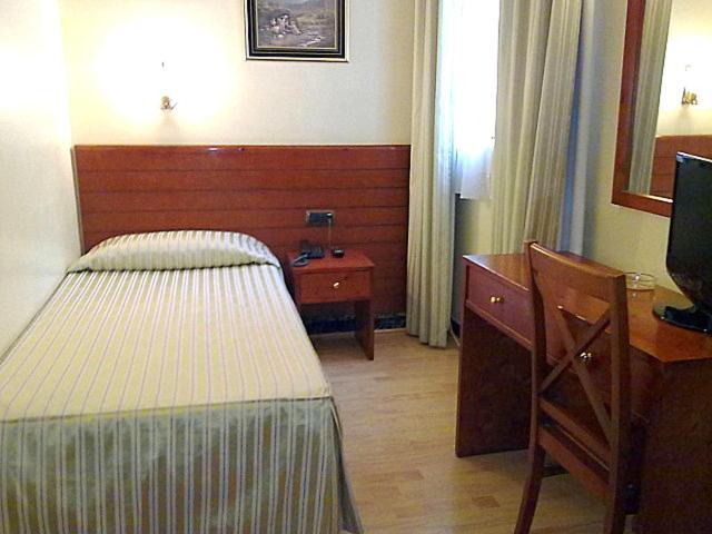 Hotel Toledano Ramblas Барселона Номер фото