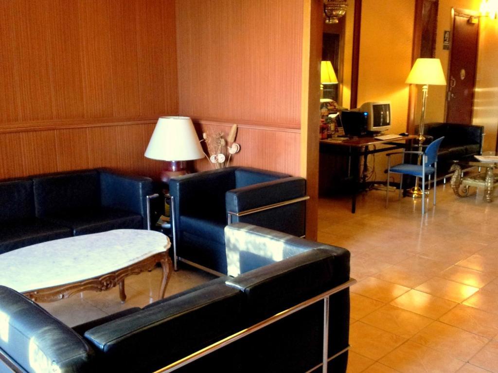 Hotel Toledano Ramblas Барселона Экстерьер фото